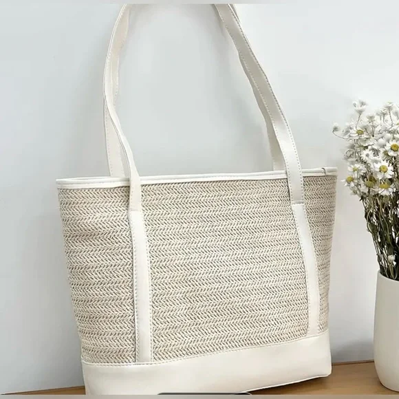 NIP Large Capacity Tote Bag - Perfect for Beach and Casual Outings - Picture 3 of 5